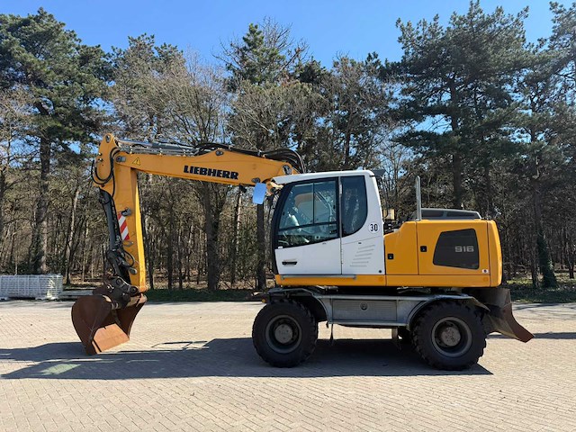 Liebherr - 2015 - a916 - banden graafmachine - afbeelding 1 van  19