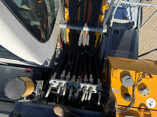 Liebherr - 2015 - a916 - banden graafmachine - afbeelding 18 van  19