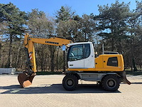Liebherr - 2015 - a916 - banden graafmachine - afbeelding 1 van  17