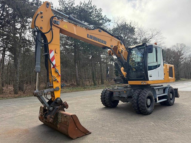 Liebherr - 2016 - a 916 - met snelwissel en bak - mobiele kraan - afbeelding 2 van  10