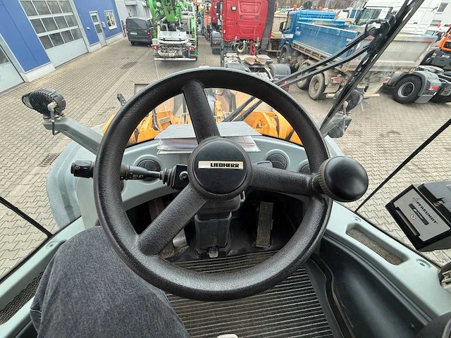 Liebherr - 2018 - l566 xpower - shovel - afbeelding 3 van  14