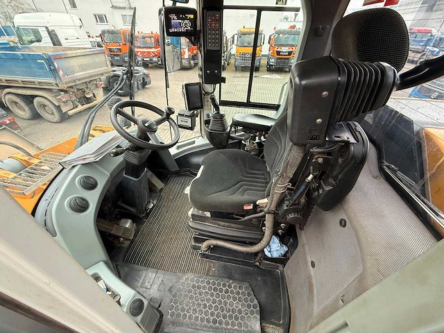 Liebherr - 2018 - l566 xpower - shovel - afbeelding 14 van  14