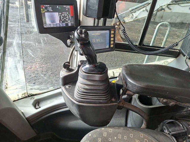 Liebherr - 2018 - l5676 x power - shovel - afbeelding 15 van  29