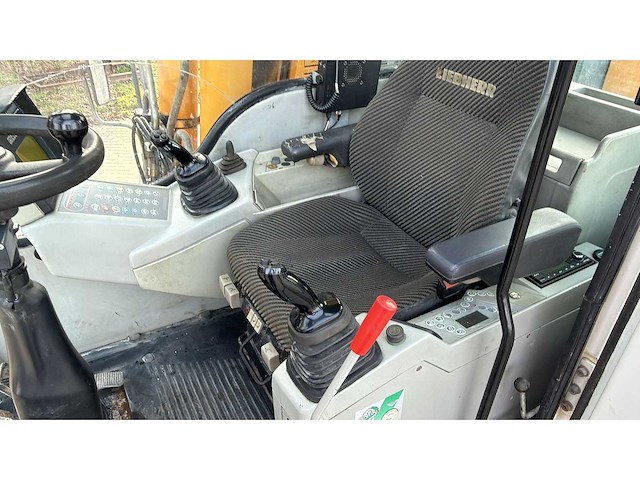 Liebherr - a900c - met kenteken - mobiele graafmachine - afbeelding 2 van  12