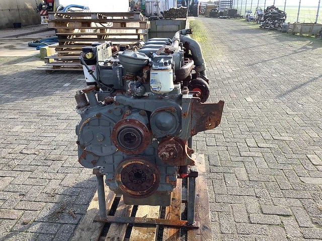 Liebherr - d 924 t-e - dieselmotor - afbeelding 4 van  5
