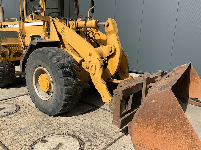 Liebherr - l531 met vorken en graafbak - shovel - afbeelding 6 van  10