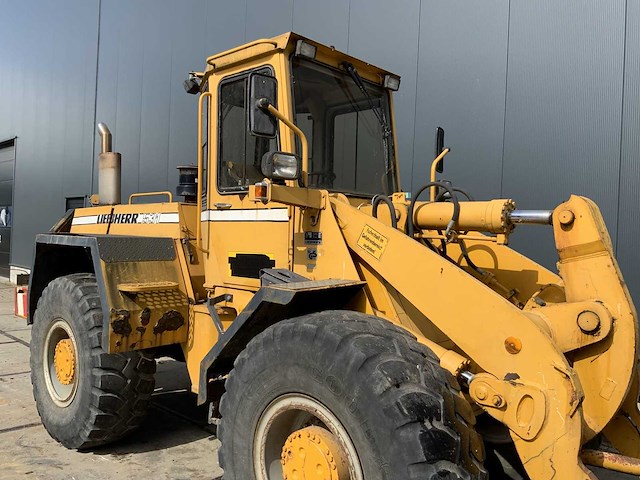 Liebherr - l531 met vorken en graafbak - shovel - afbeelding 8 van  10