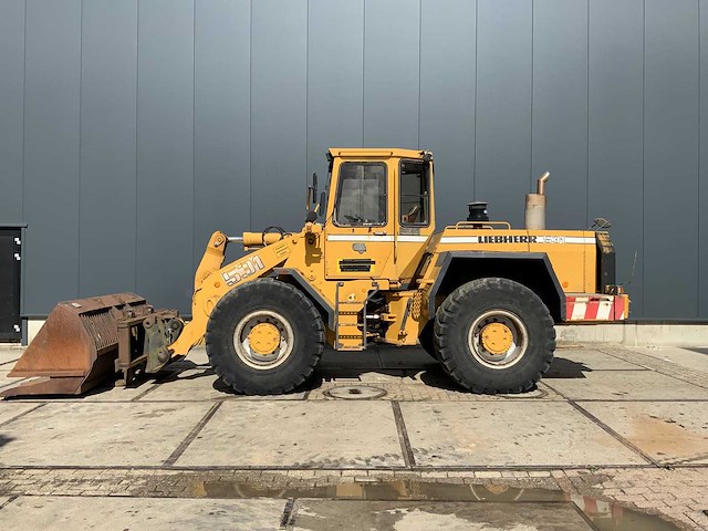 Liebherr - l531 met vorken en graafbak - shovel - afbeelding 1 van  19