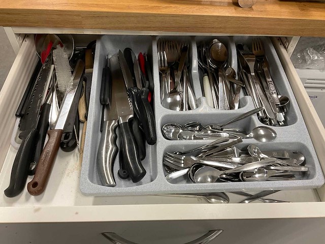 Liebherr keukenmeubel met koelkast en apparatuur - afbeelding 13 van  13