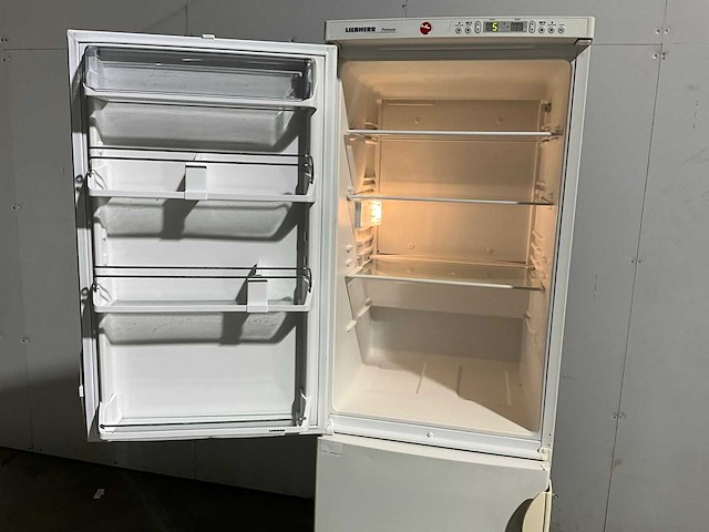 Liebherr kgt 3946 koelkast-vriezer combinatie - afbeelding 3 van  4