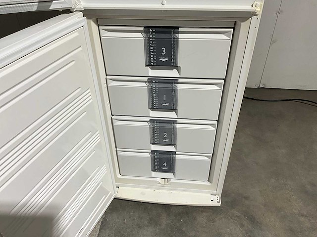 Liebherr kgt 3946 koelkast-vriezer combinatie - afbeelding 4 van  4