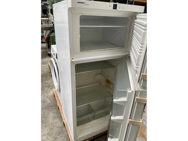 Liebherr premium ctp 2553 koel-vriescombinatie en lg f4j5tn32 wasmachine - afbeelding 3 van  7