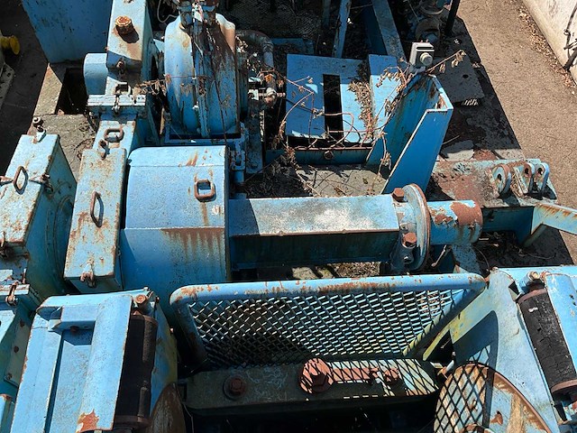 Lier met 2x caterpiller c13 motoren op onderstel - afbeelding 6 van  17