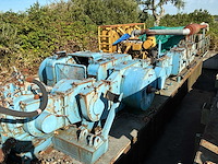 Lier met 2x caterpiller c13 motoren op onderstel