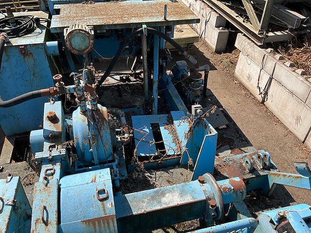 Lier met 2x caterpiller motor op onderstel - afbeelding 11 van  27