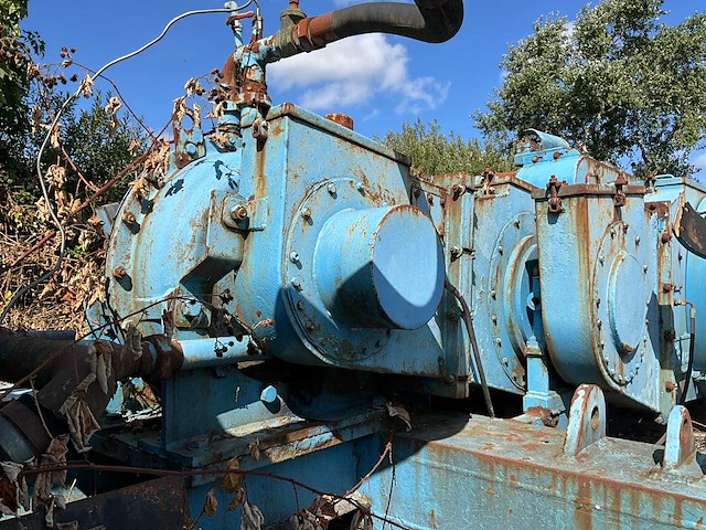 Lier met 2x caterpiller motor op onderstel - afbeelding 14 van  27