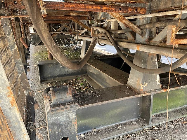 Lier met 2x caterpiller motor op onderstel - afbeelding 18 van  27