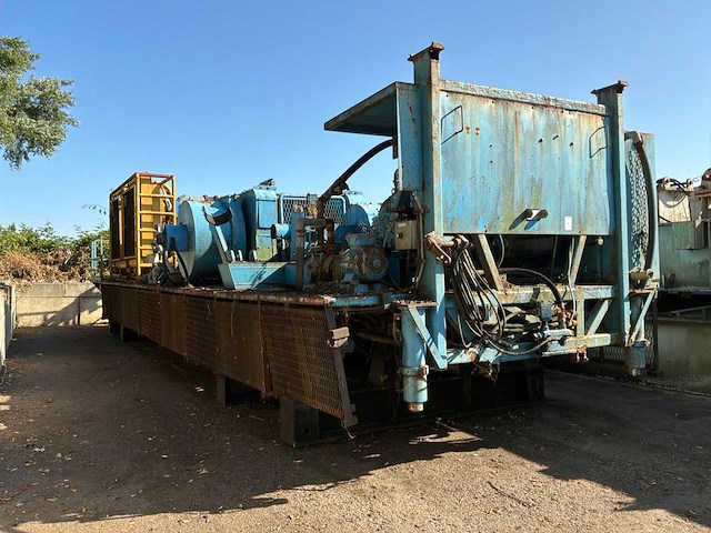 Lier met 2x caterpiller motor op onderstel - afbeelding 12 van  27