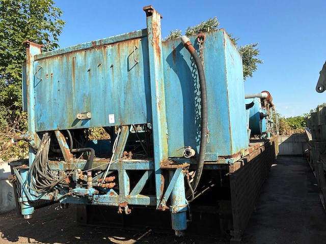 Lier met 2x caterpiller motor op onderstel - afbeelding 21 van  27