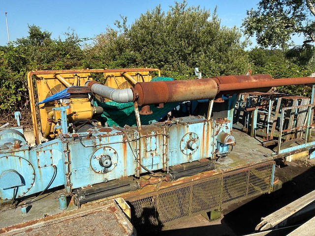 Lier met 2x caterpiller motor op onderstel - afbeelding 23 van  27