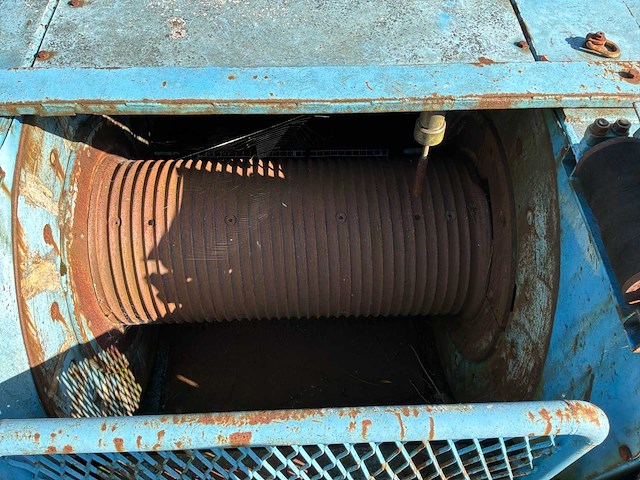 Lier met 2x caterpiller motor op onderstel - afbeelding 24 van  27