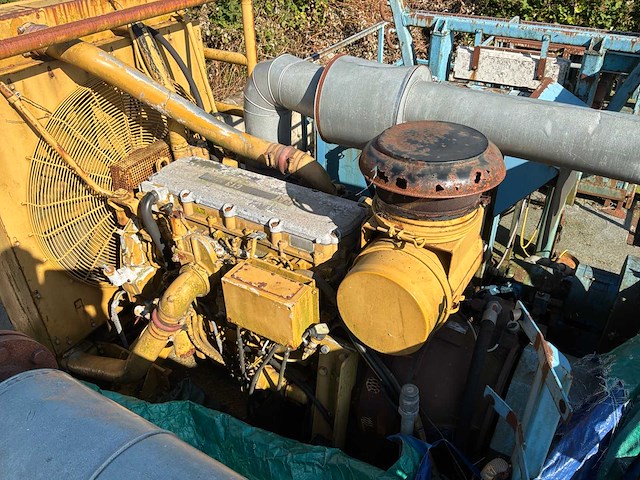 Lier met 2x caterpiller motor op onderstel - afbeelding 26 van  27