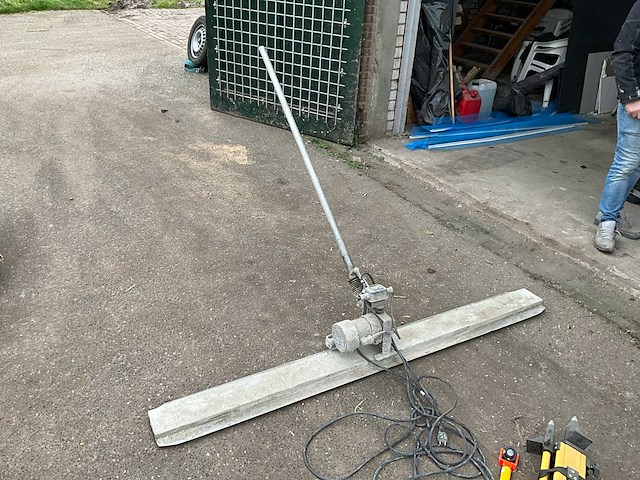 Lievers afwerkspaan / trilbalk - afbeelding 1 van  4