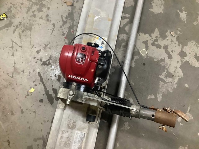 Lievers hal2008 trillende afwerkingsmachine - afbeelding 4 van  4