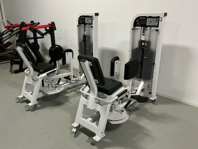 Life fitness hip abduction en hip adduction krachtstation (2x) - afbeelding 1 van  10