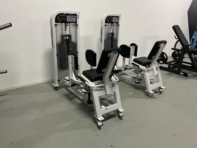 Life fitness hip abduction en hip adduction krachtstation (2x) - afbeelding 8 van  10