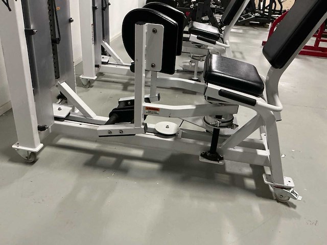 Life fitness hip abduction en hip adduction krachtstation (2x) - afbeelding 10 van  10