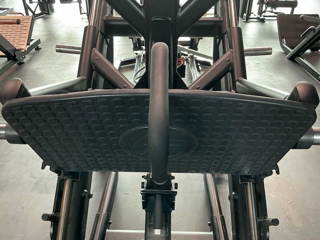 Life fitness linear leg press 35 graden krachtstation - afbeelding 3 van  5