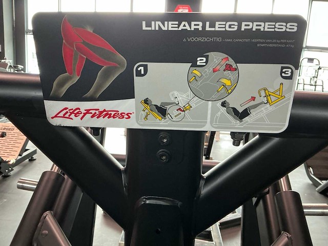 Life fitness linear leg press 35 graden krachtstation - afbeelding 4 van  5