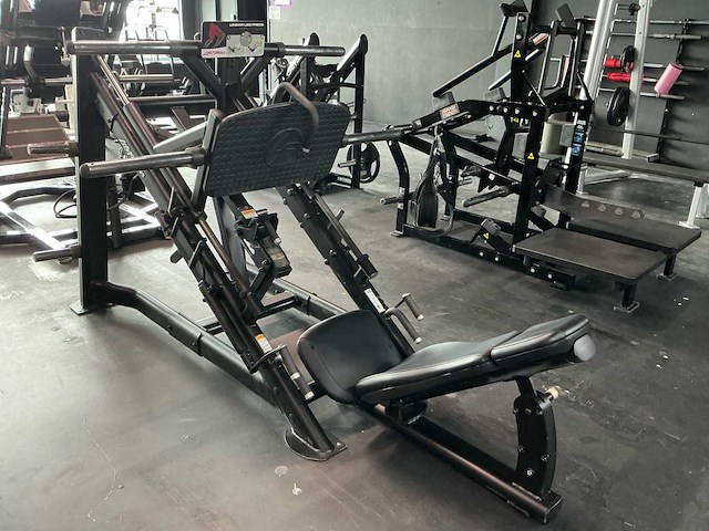 Life fitness linear leg press 35 graden krachtstation - afbeelding 1 van  15