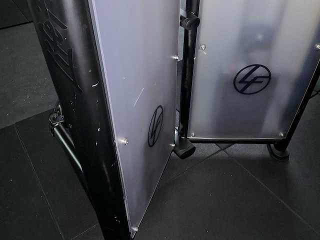 Life fitness shoulder press krachtstation - afbeelding 8 van  10