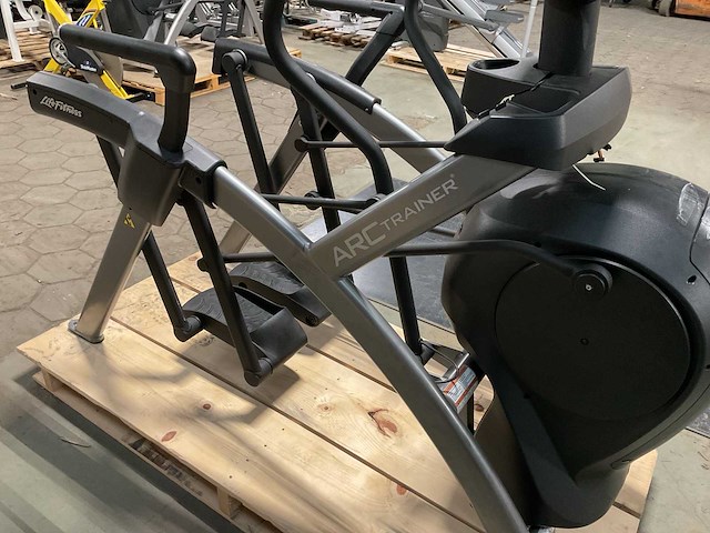 Lifefitness arc trainer crosstrainer - afbeelding 10 van  10