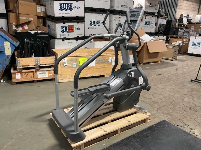 Lifefitness summit trainer crosstrainer - afbeelding 1 van  8