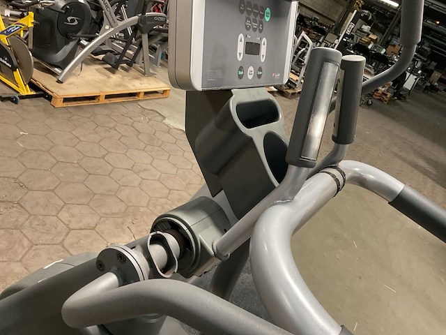 Lifefitness summit trainer crosstrainer - afbeelding 7 van  8