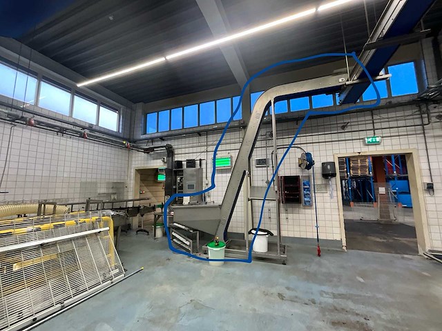 Lift elevator opvoerband met transportband - afbeelding 2 van  4