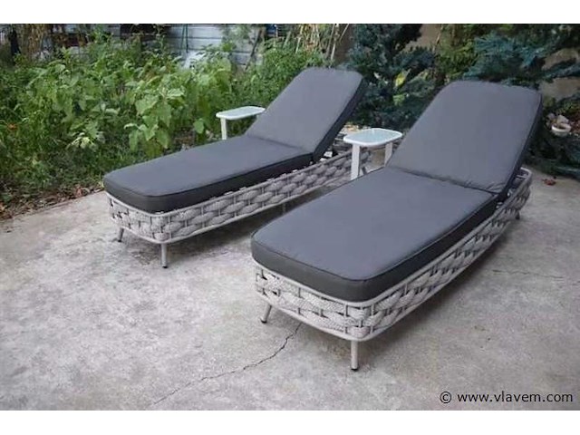 Ligbeddenset - 2 x 1 persoons ligbed met 2 bijzettafels - afbeelding 2 van  5