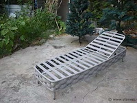 Ligbeddenset - 2 x 1 persoons ligbed met 2 bijzettafels - afbeelding 3 van  5