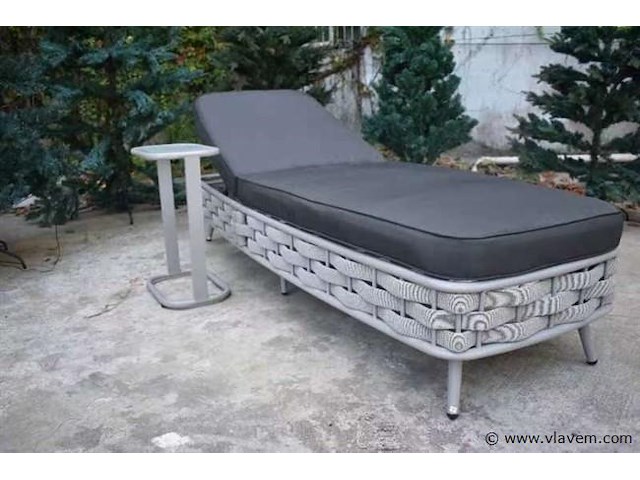 Ligbeddenset - 2 x 1 persoons ligbed met 2 bijzettafels - afbeelding 4 van  5