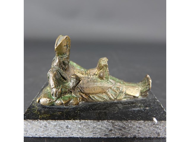 Liggende bronzen sint nicolaas - afbeelding 2 van  5