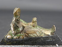 Liggende bronzen sint nicolaas - afbeelding 2 van  5