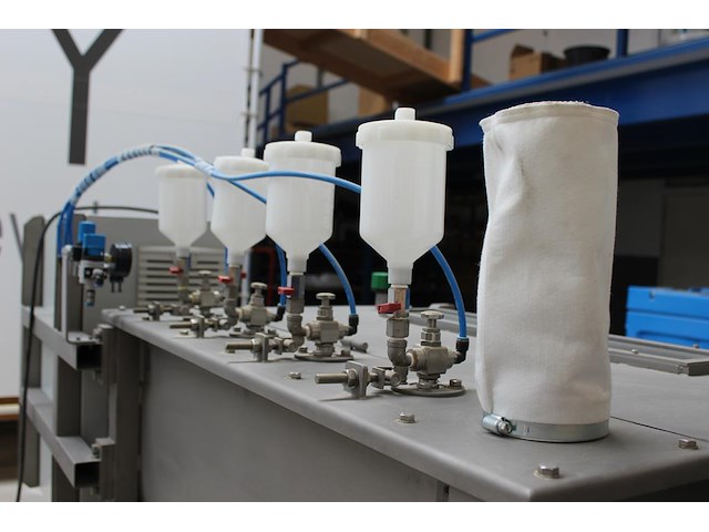 Lijm-/bindmiddel-mengmachine imal lgb300 met digitale aansturing, 4 spuitkoppen en 2 klepbedieningen. bouwj... - afbeelding 4 van  7