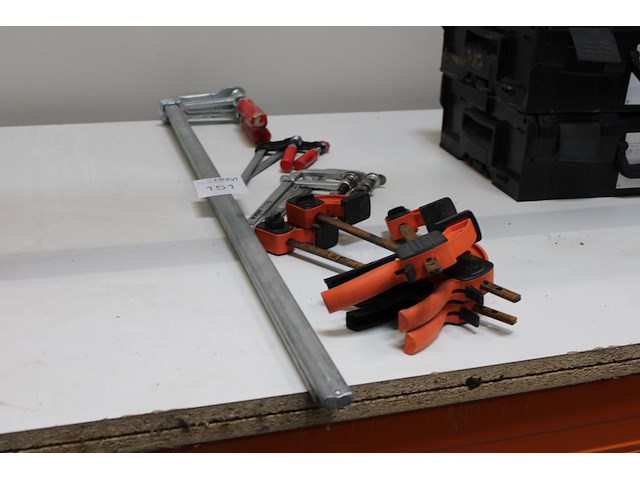 Lijmklemmen en tangen in diverse maten en uitvoeringen. negen stuks. - afbeelding 1 van  2