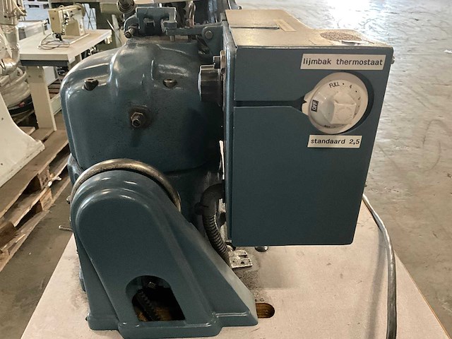 Lijmmachine t.b.v. schoenreparatie - afbeelding 4 van  6