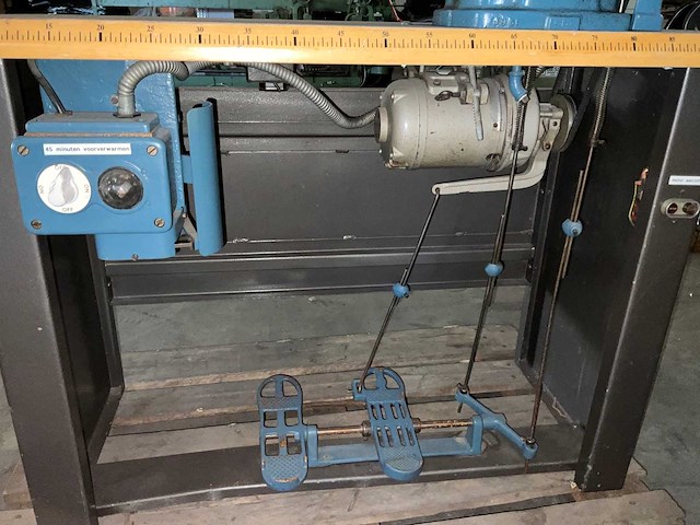 Lijmmachine t.b.v. schoenreparatie - afbeelding 5 van  6