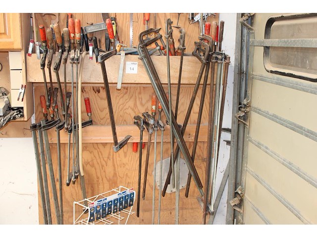 Lijmtangen in diverse maten en uitvoeringen. ruim 25 stuks w.o. lengte 80 en 130 cm. - afbeelding 1 van  2