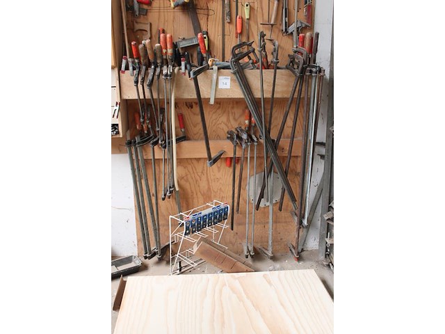 Lijmtangen in diverse maten en uitvoeringen. ruim 25 stuks w.o. lengte 80 en 130 cm. - afbeelding 2 van  2